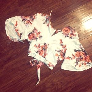 🧡4 for $17🧡 Pretty Flowey crop top
